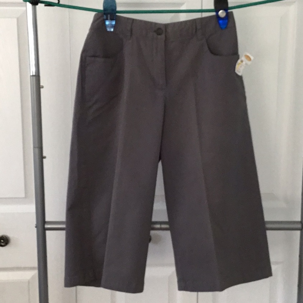 Talbots Grey Capris  Stretch Size 10 New with Tags